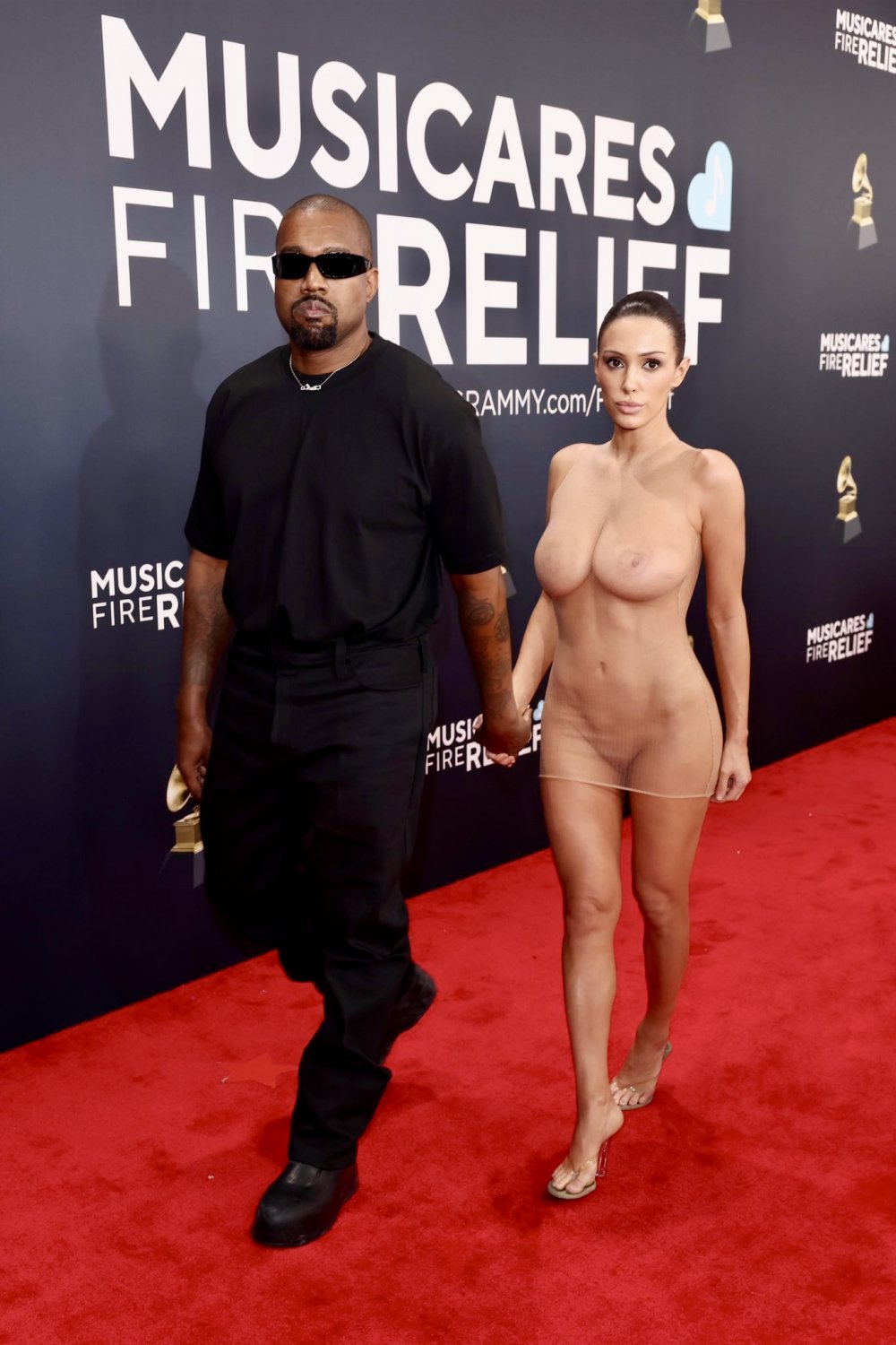 Kanye's wife Bianca censori at the red carpet #tlxUcP4N